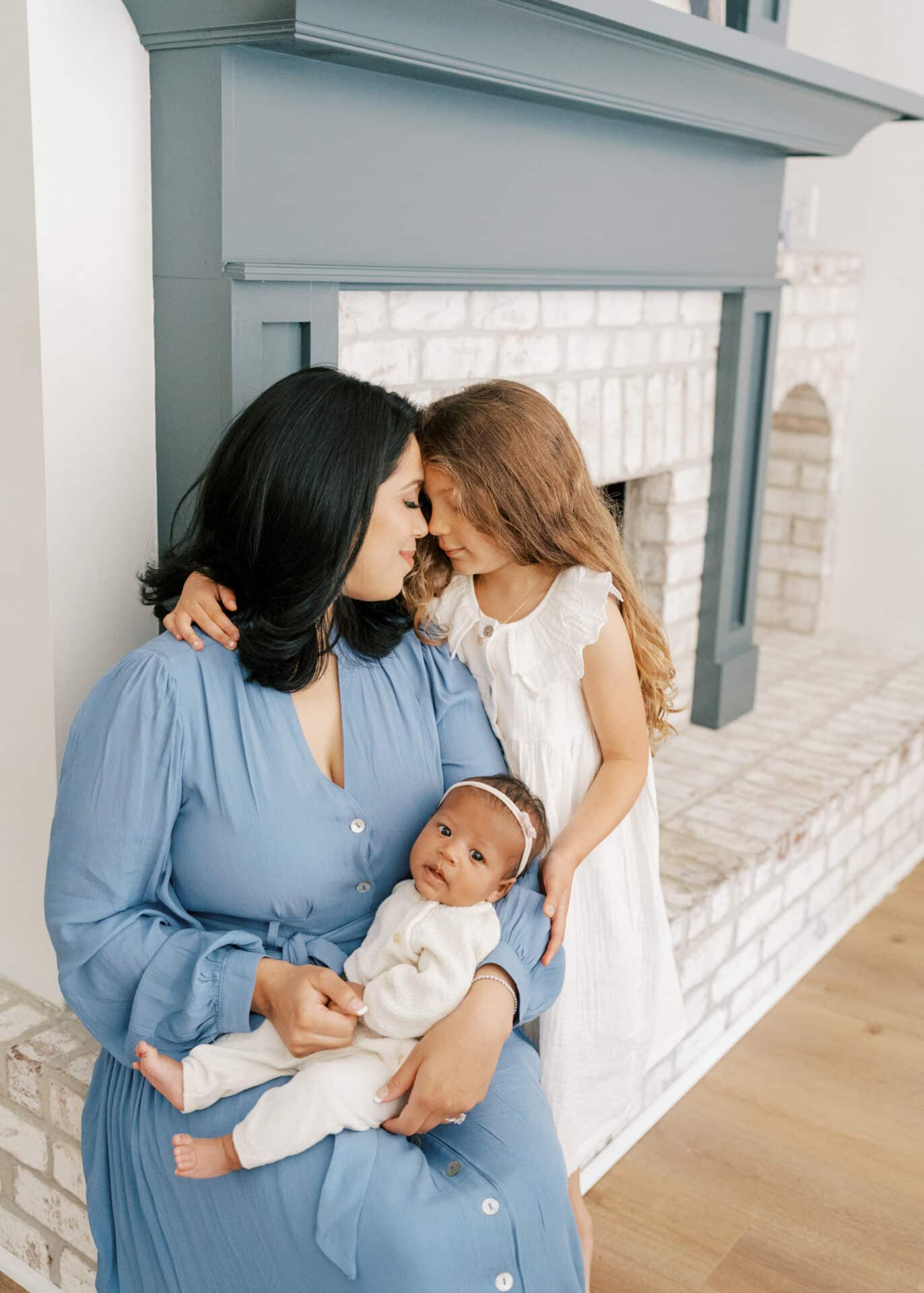 newborn photos in atlanta, 3 siblings with baby