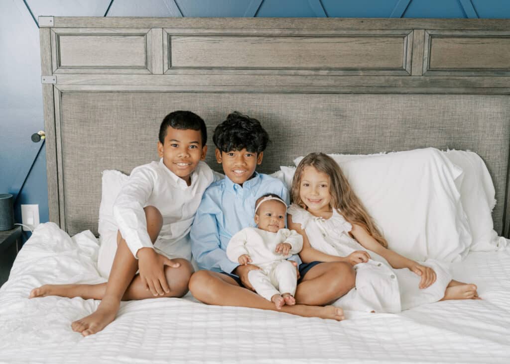 newborn photos in atlanta, 3 siblings with baby